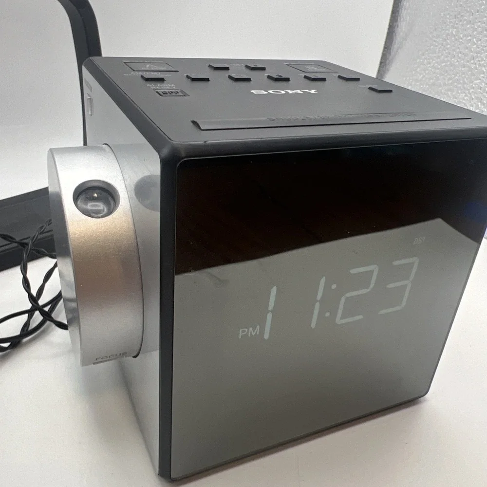 Sony ICF-C1PJ AM/FM Clock Radio White Noise Machine Time Projector TESTED Works!
